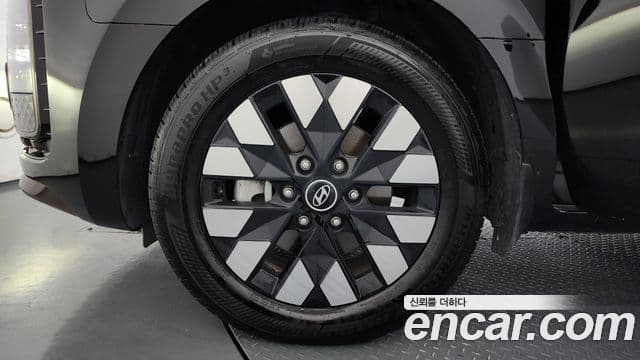 Hyundai Staria 2024 — Photo 29/34