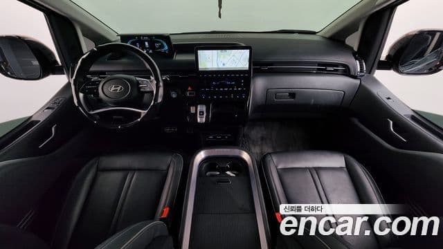 Hyundai Staria 2024 — Photo 2/34