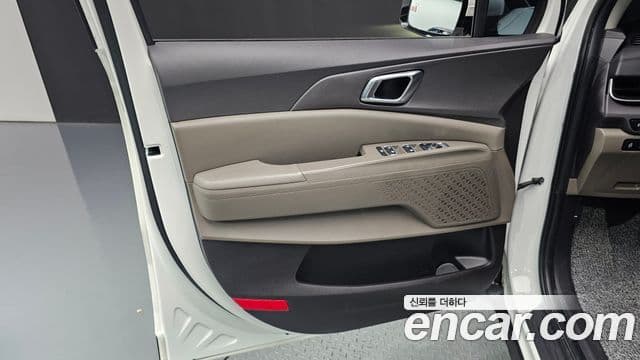 Kia Carnival 2024 — Şəkil 9/32