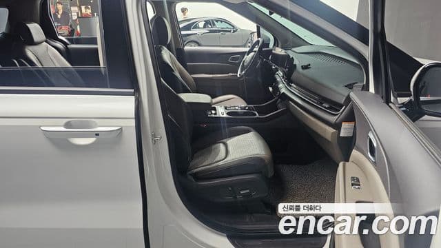 Kia Carnival 2024 — Şəkil 17/32