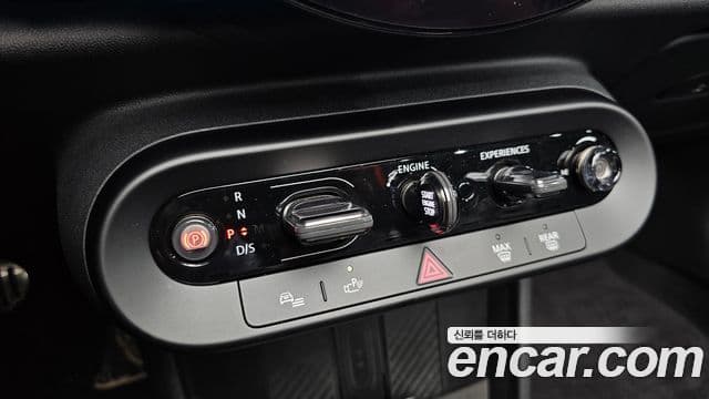 Mini Cooper S Convertible 2025 — Photo 2/31