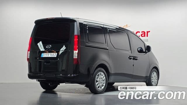 Hyundai Staria 2023 — Фото 2/20