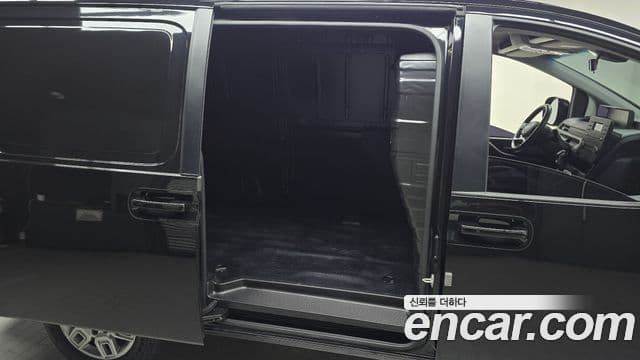 Hyundai Staria 2023 — Фото 11/20