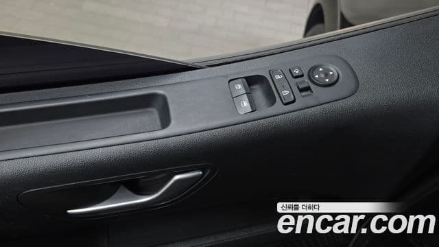 Hyundai Staria 2023 — Фото 17/20