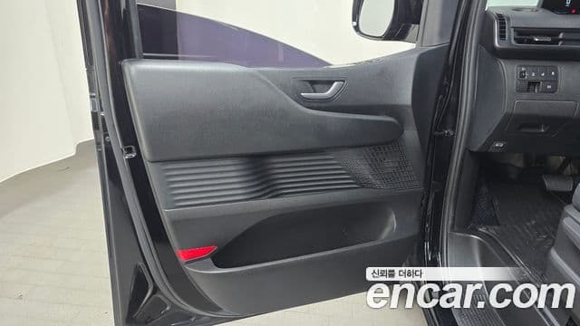 Hyundai Staria 2023 — Photo 16/30
