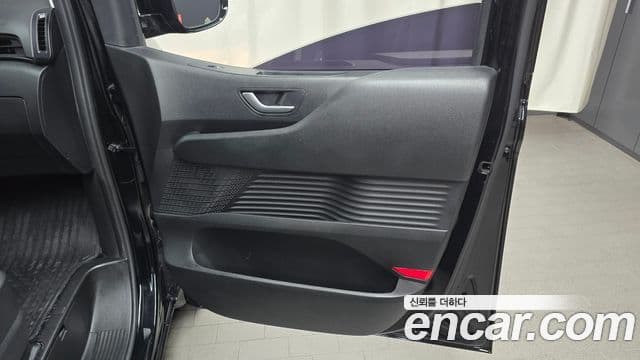 Hyundai Staria 2023 — Photo 1/30