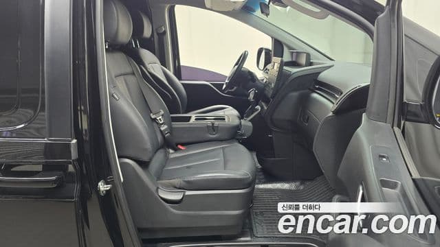 Hyundai Staria 2023 — Photo 26/30