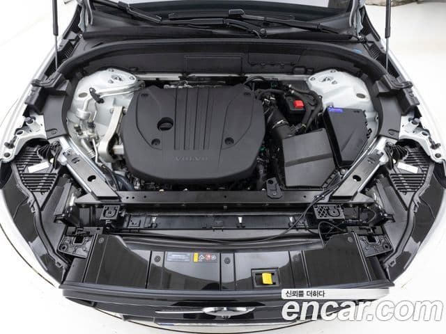 Volvo XC60 2025 — Şəkil 8/19