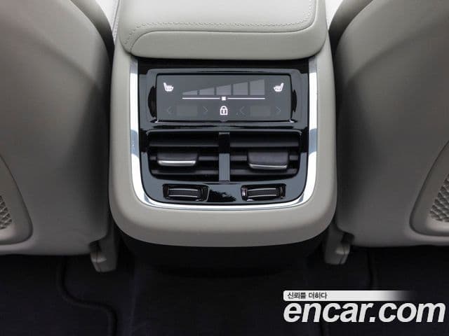 Volvo XC60 2025 — Şəkil 13/19