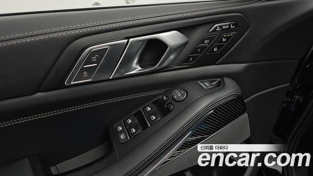 BMW X7 2026 — Photo 32/37
