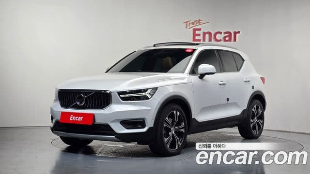 Volvo XC40 2021 — Фото 1/20