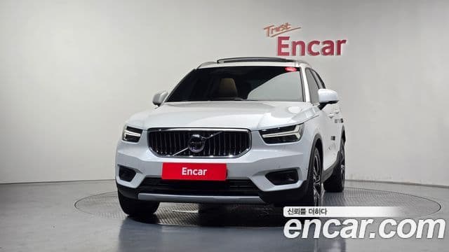 Volvo XC40 2021 — Фото 3/20