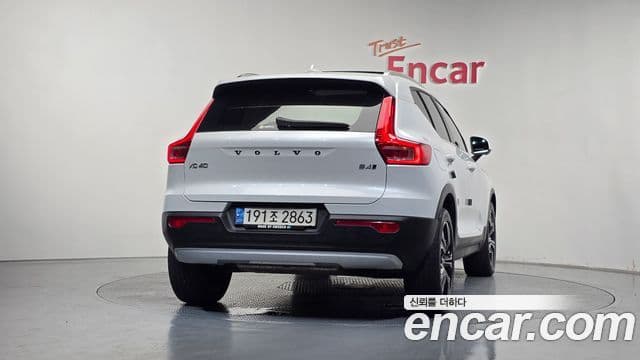 Volvo XC40 2021 — Фото 4/20