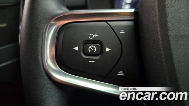 Volvo XC40 2021 — Фото 15/20