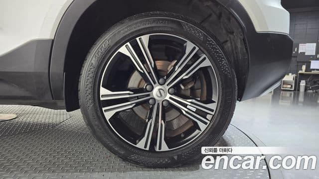 Volvo XC40 2021 — Photo 19/30