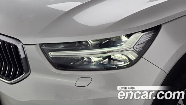 Volvo XC40 2021 — Photo 26/30