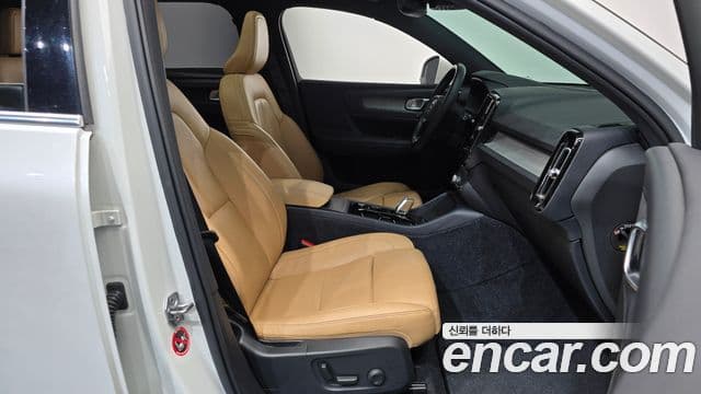 Volvo XC40 2021 — Photo 5/30