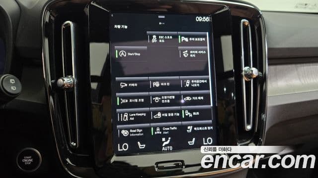 Volvo XC40 2021 — Photo 14/30