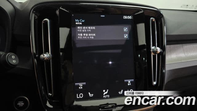 Volvo XC40 2021 — Photo 23/30