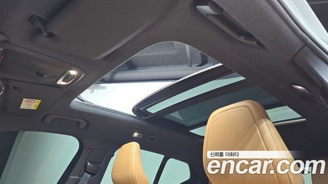 Volvo XC40 2021 — Photo 21/30