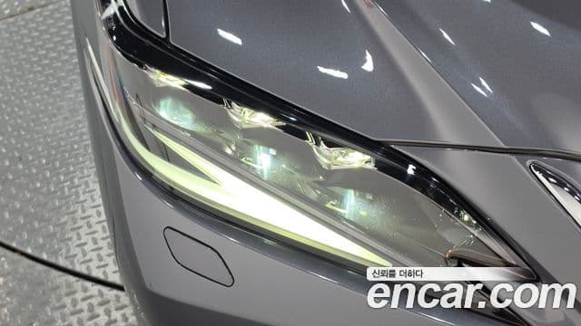 Lexus ES300h 2024 — Photo 17/38