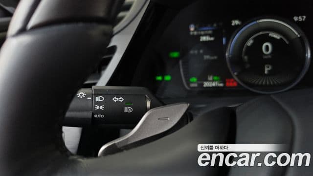 Lexus ES300h 2024 — Photo 8/38