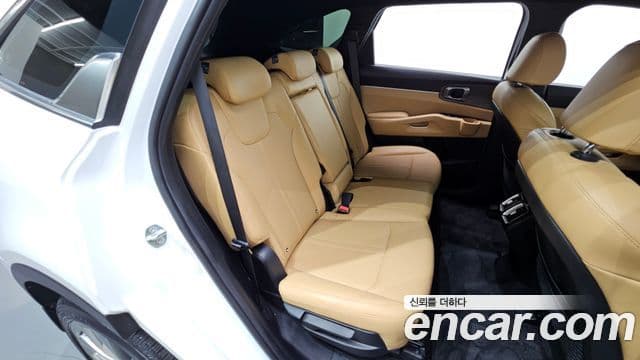 Kia Sorento 2022 — Фото 11/20
