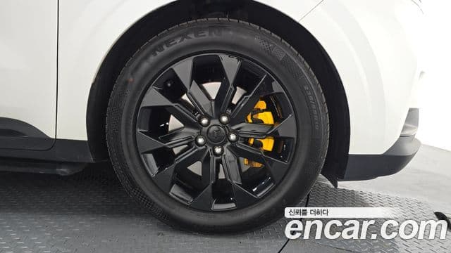Kia Carnival 2021 — ფოტო 32/32