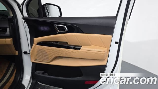 Kia Carnival 2021 — ფოტო 30/32
