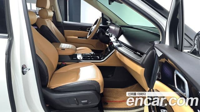 Kia Carnival 2021 — ფოტო 15/32