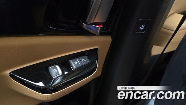 Kia Carnival 2021 — ფოტო 10/32