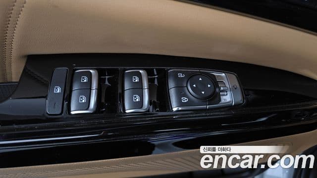 Kia Carnival 2021 — ფოტო 26/32