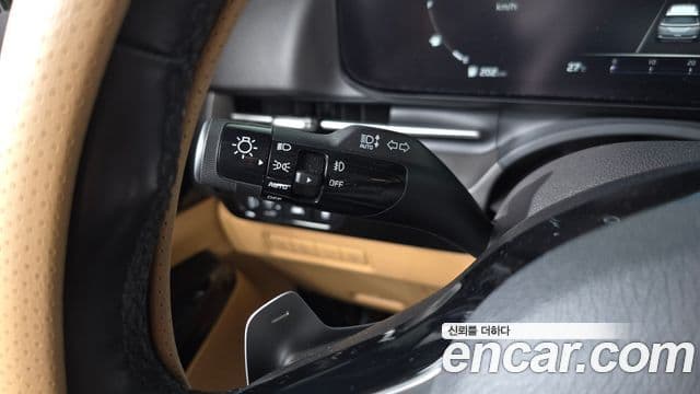 Kia Carnival 2021 — ფოტო 29/32