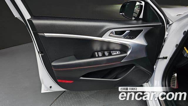 Genesis G70 2018 — ფოტო 15/34