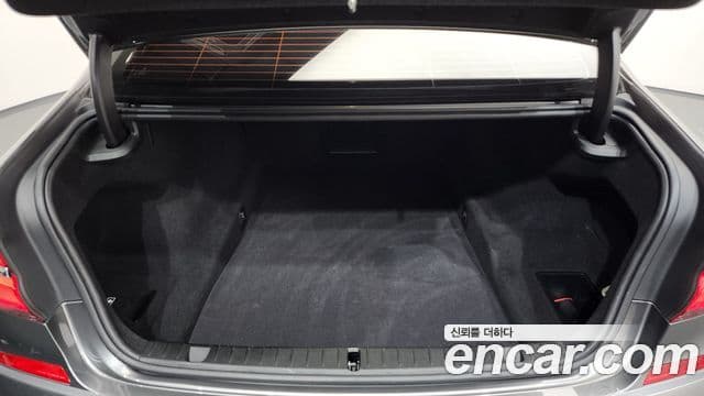 BMW 7 Series 2018 — Фото 19/20