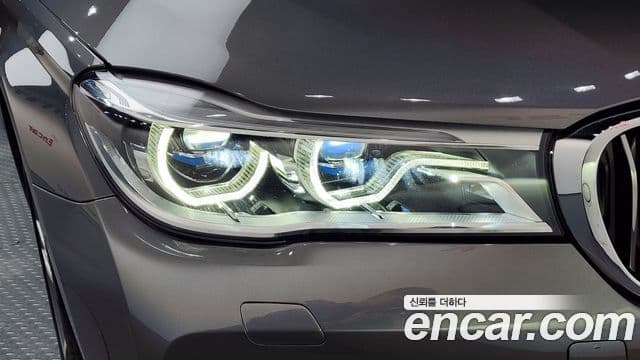 BMW 7 Series 2018 — Şəkil 33/38