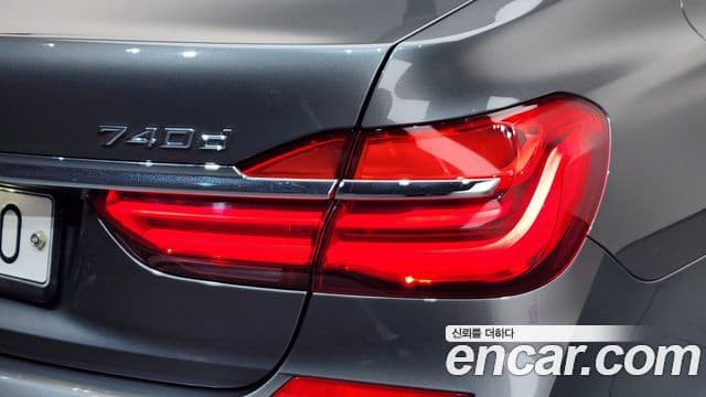 BMW 7 Series 2018 — Şəkil 34/38