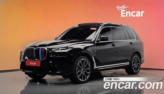 BMW X7 2024 — Фото 1/20