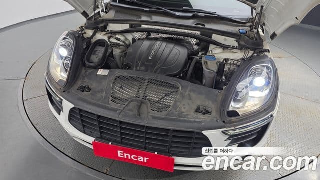 Porsche Macan 2018 — Фото 6/20