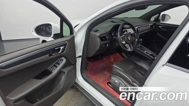 Porsche Macan 2018 — Фото 10/20