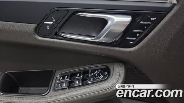 Porsche Macan 2018 — Фото 11/20