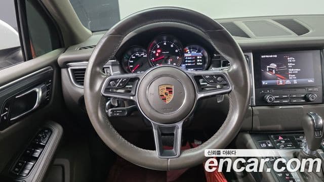 Porsche Macan 2018 — Фото 14/20