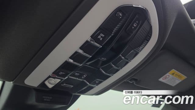 Porsche Macan 2018 — Фото 17/20