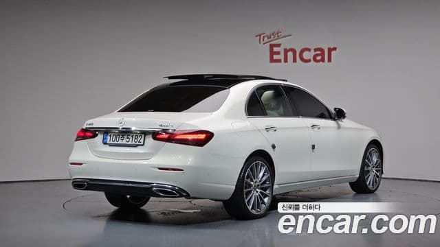 Mercedes-Benz E-Class 2023 — Фото 2/20
