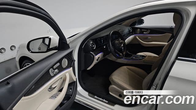 Mercedes-Benz E-Class 2023 — Фото 10/20