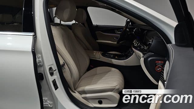 Mercedes-Benz E-Class 2023 — Фото 12/20