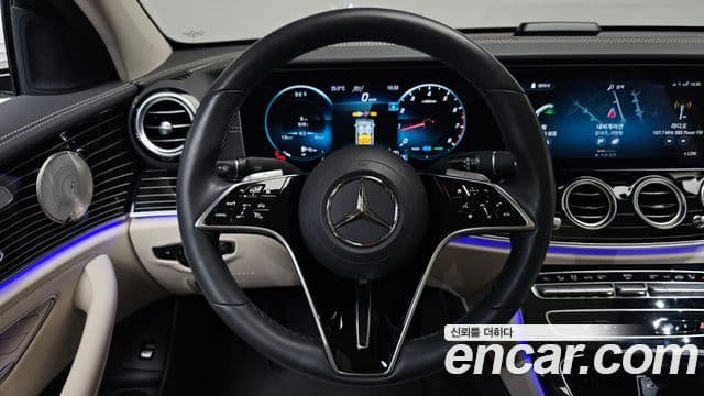 Mercedes-Benz E-Class 2023 — Фото 13/20