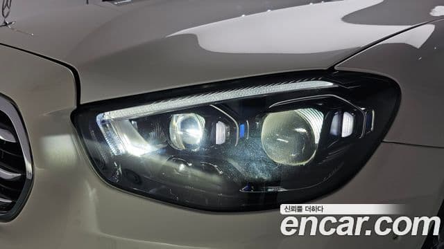 Mercedes-Benz E-Class 2023 — Photo 36/37
