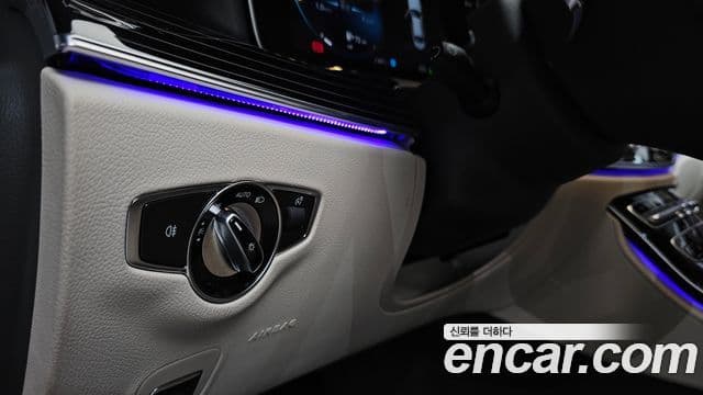 Mercedes-Benz E-Class 2023 — Photo 6/37