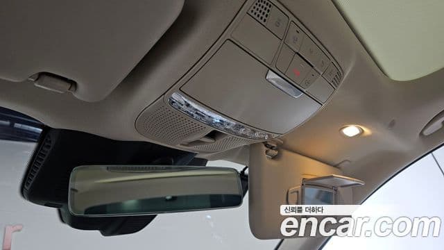 Mercedes-Benz E-Class 2023 — Photo 10/37